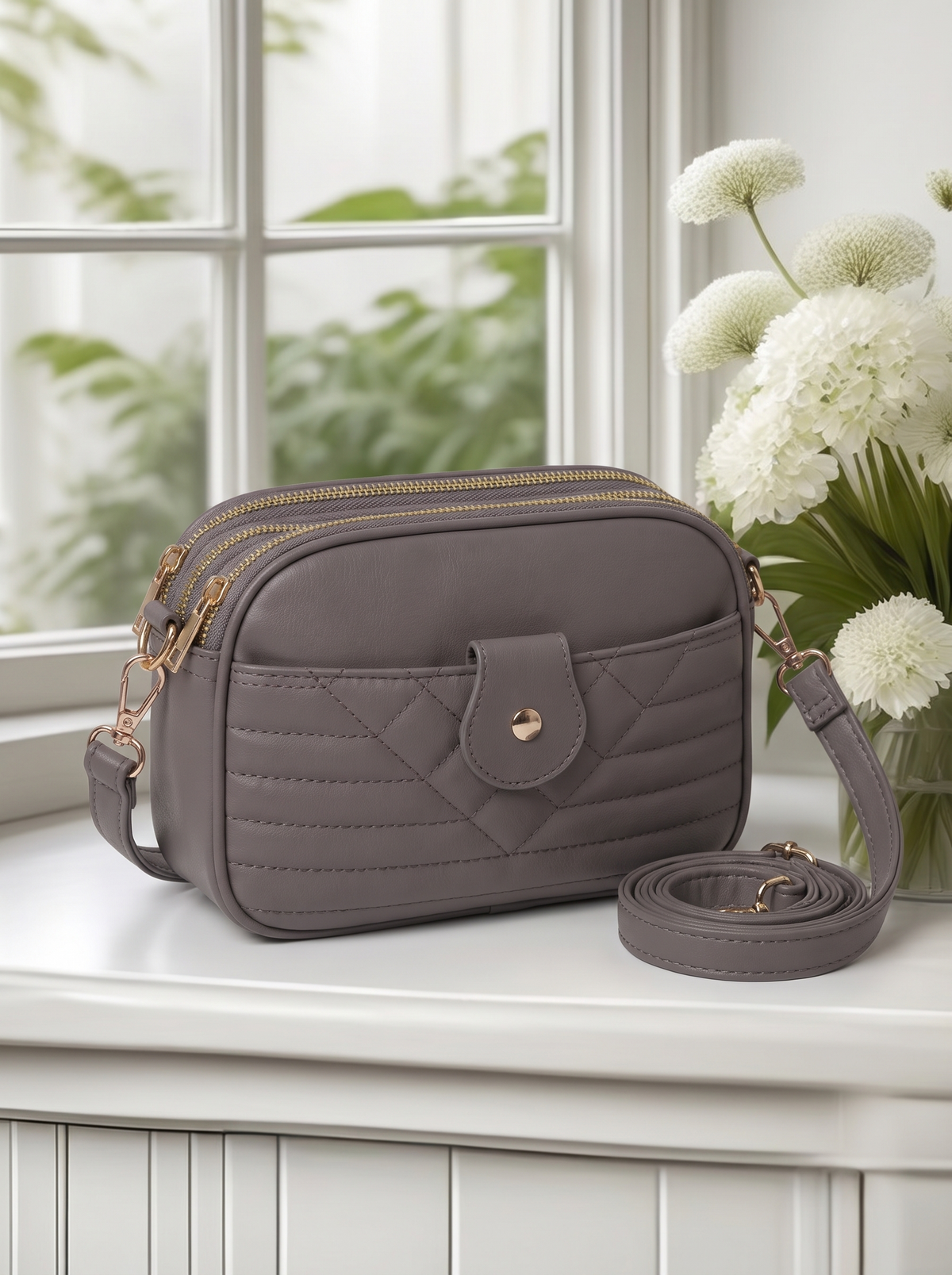 Elegant Quilted Crossbody Bag – Compact Multi-Pocket Bag
