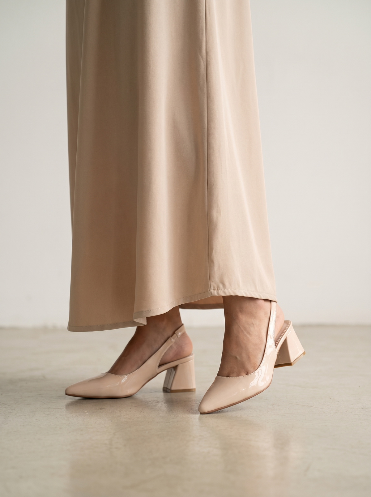Women’s Minimalist Pointed-Toe Slingback Heels – Elegant Patent Block Heel Dress Pumps