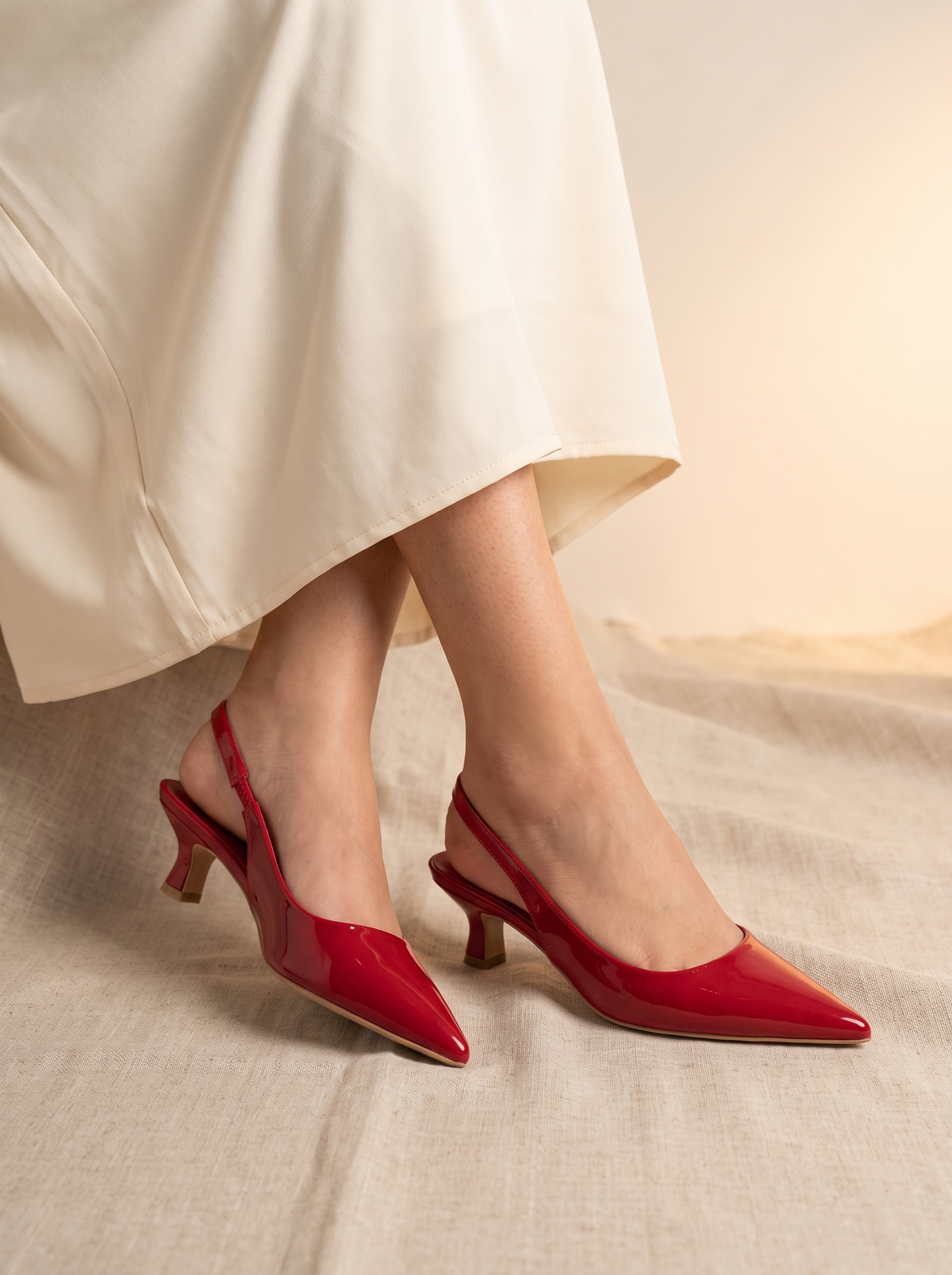 Women’s Minimalist Pointed-Toe Slingback Kitten Heels – Elegant Patent Dress Pumps