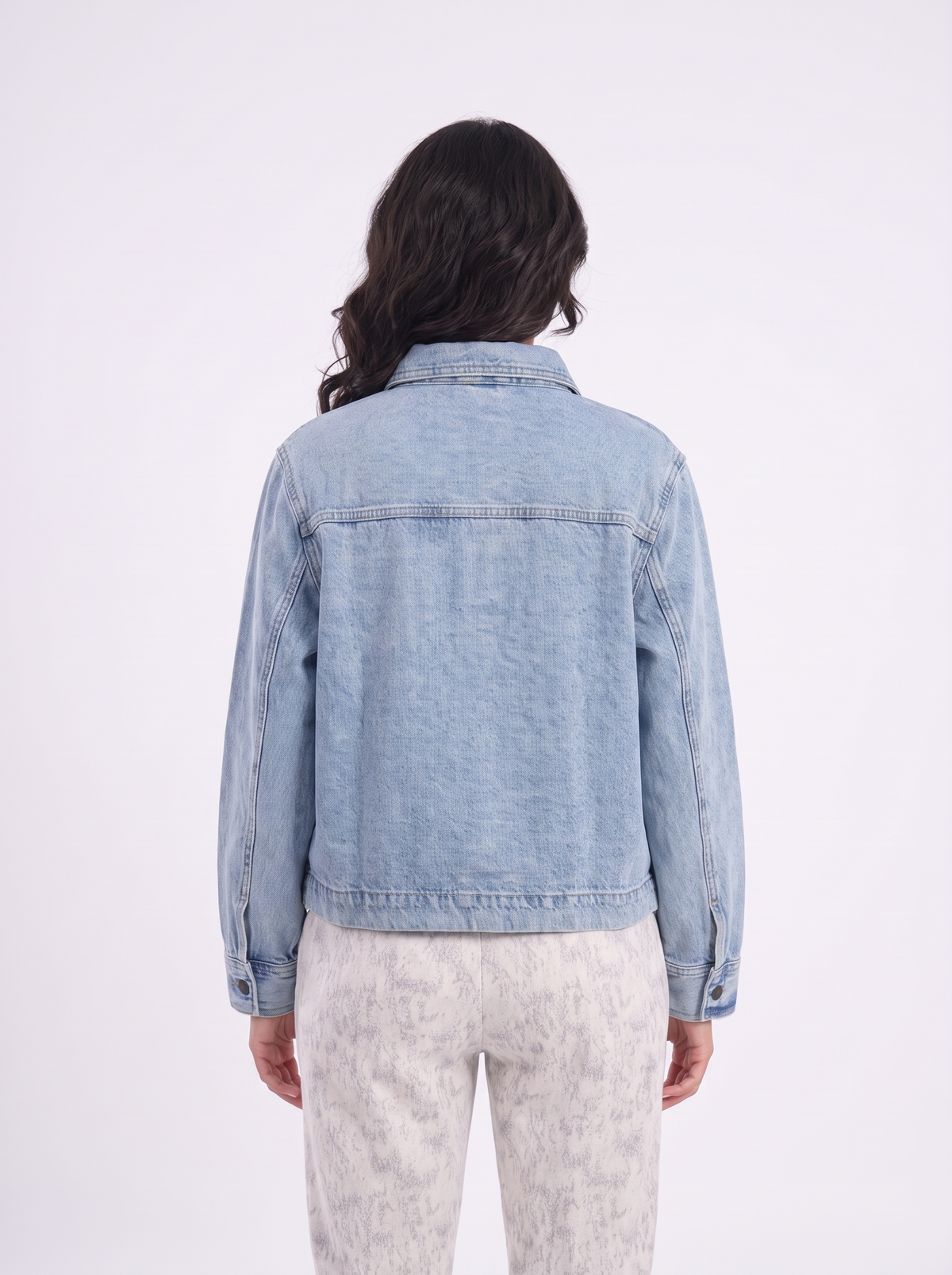 Women's Light Wash Denim Jacket – Relaxed Fit Button-Down Jean Jacket with Front Patch Pockets