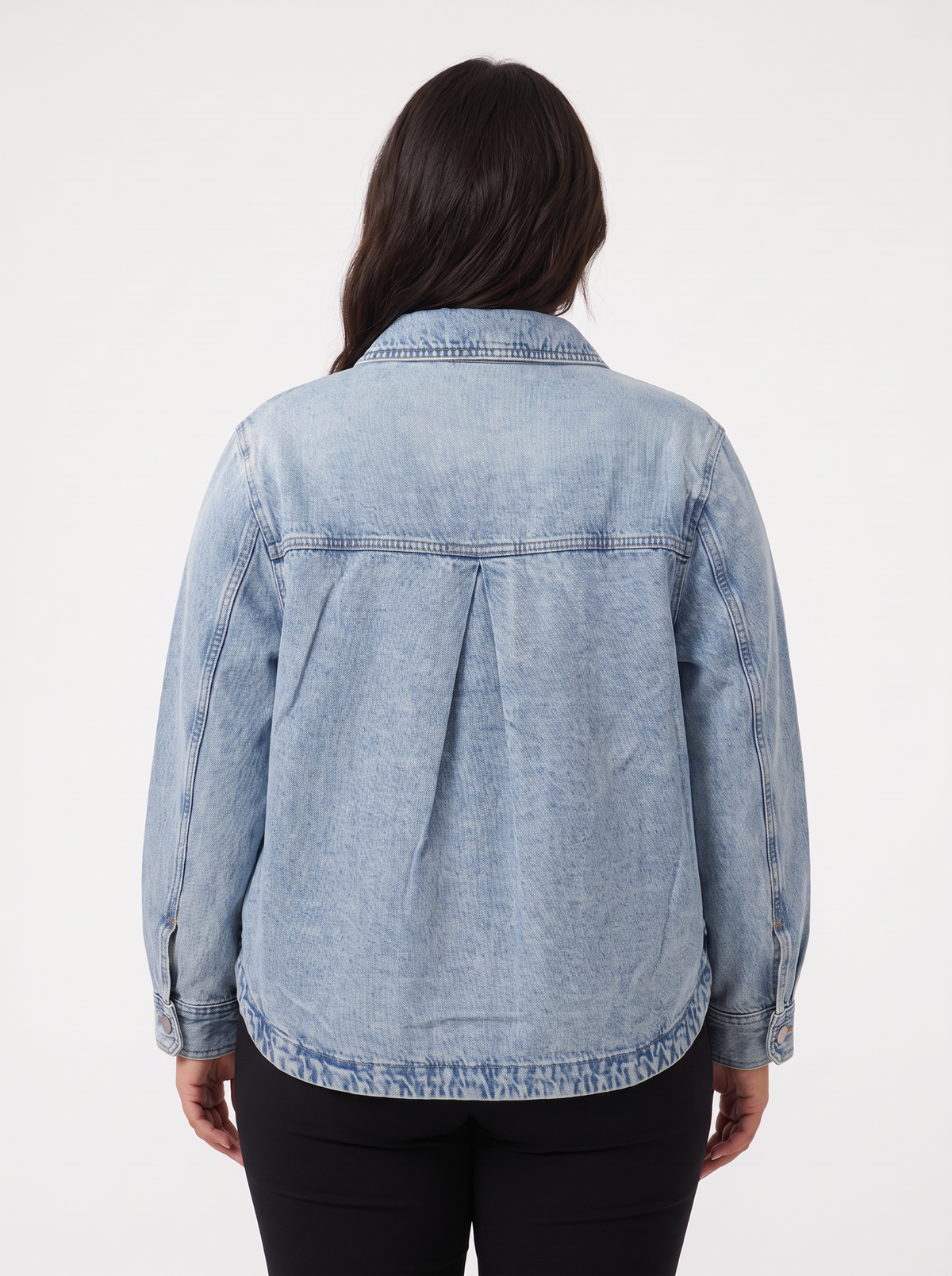 Women's Curved Hem Denim Shirt Jacket – Oversized Light Wash Jean Chore Jacket with Utility Pockets