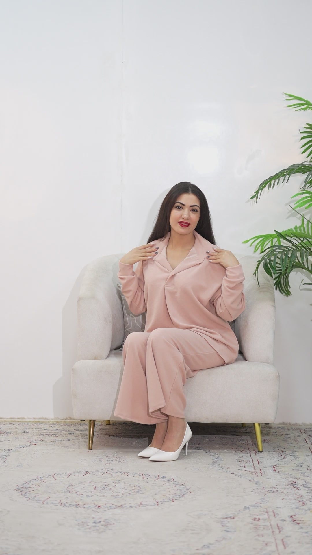 طقم صالة نسائي كبير الحجم - فاينلوك